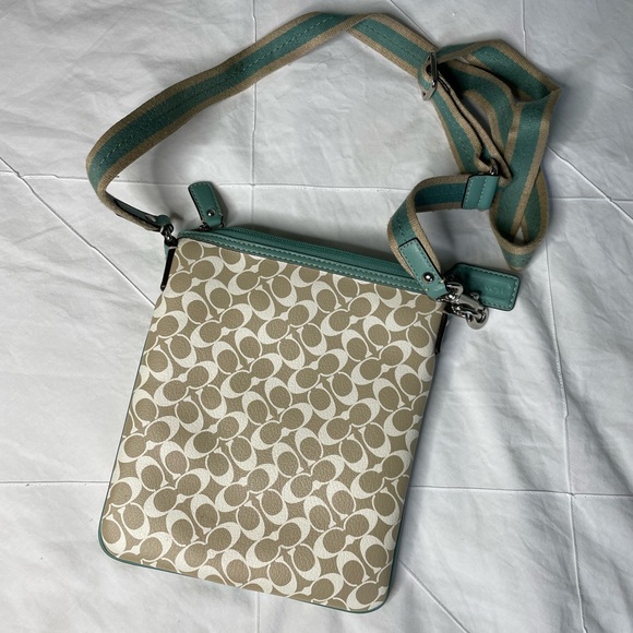 Coach crossbody - Picture 2 of 4